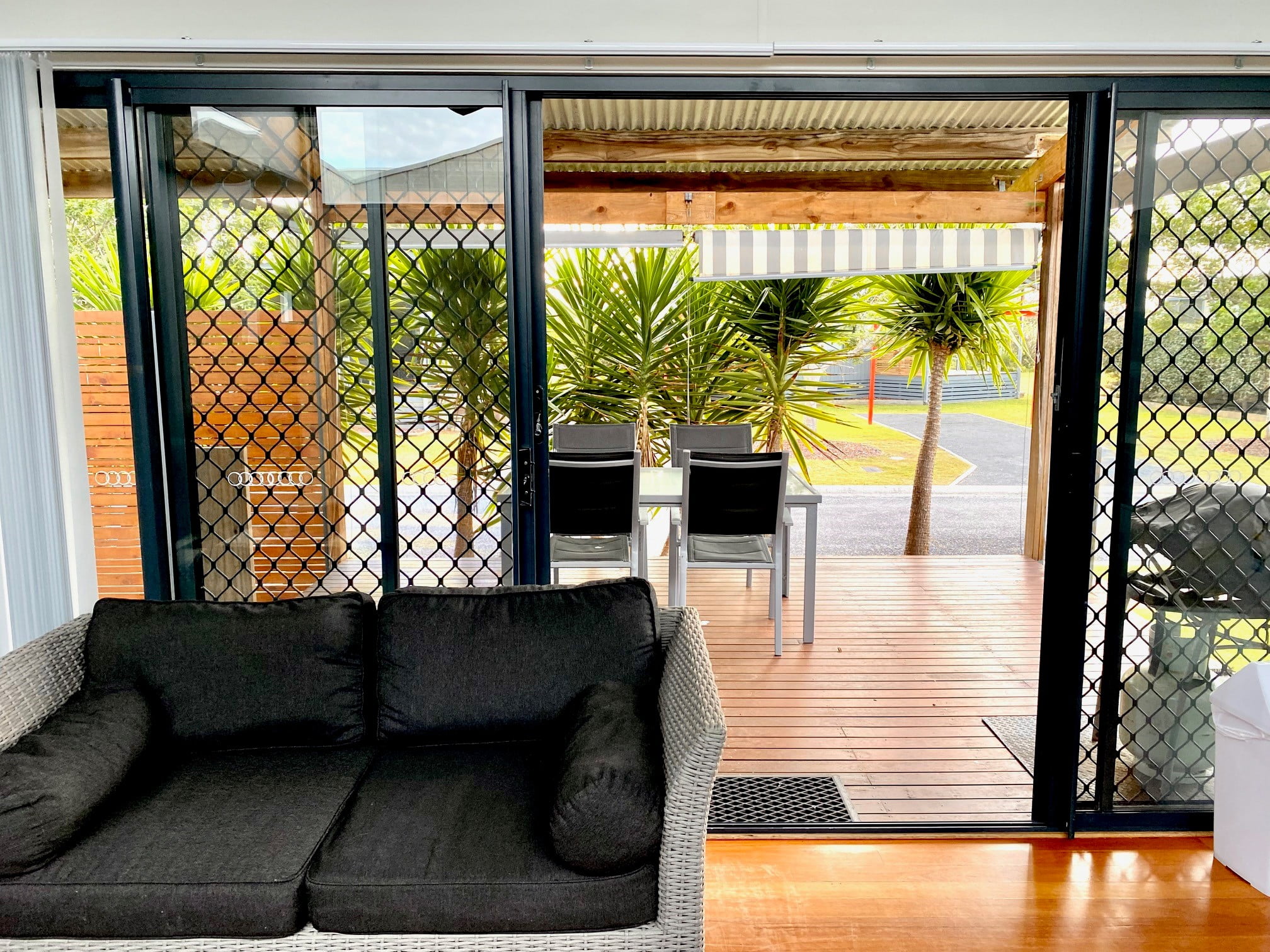 standard villa: lounge to deck