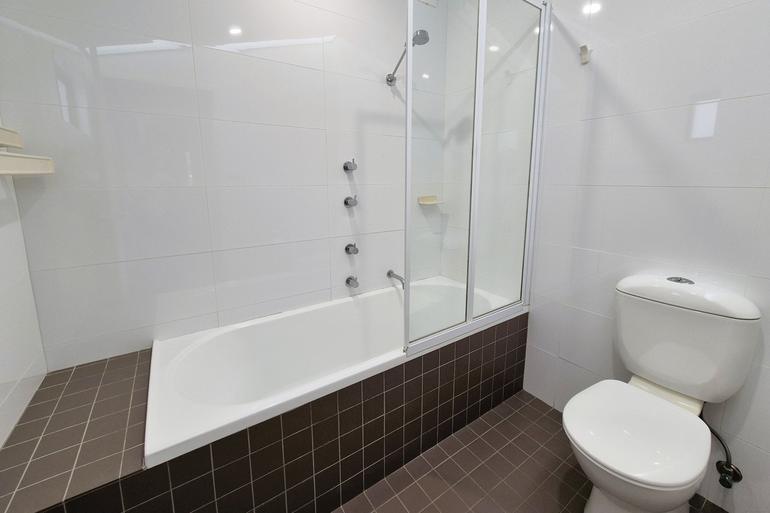 Standard Villa Bathroom